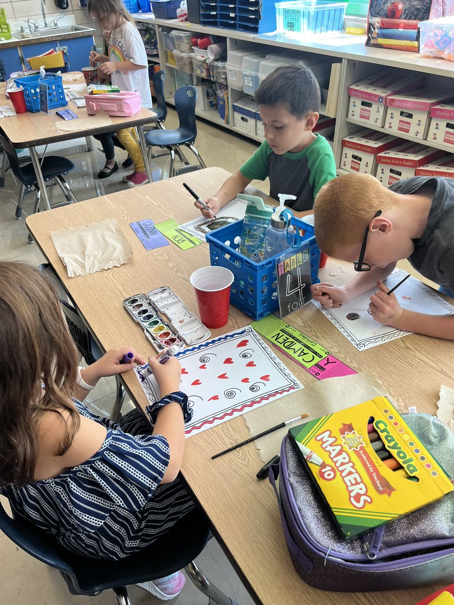 Finding some artistic inspiration from @peterhreynolds on #InternationalDotDay Love the freedom that kids feel to just sit down and create!🎨🖌