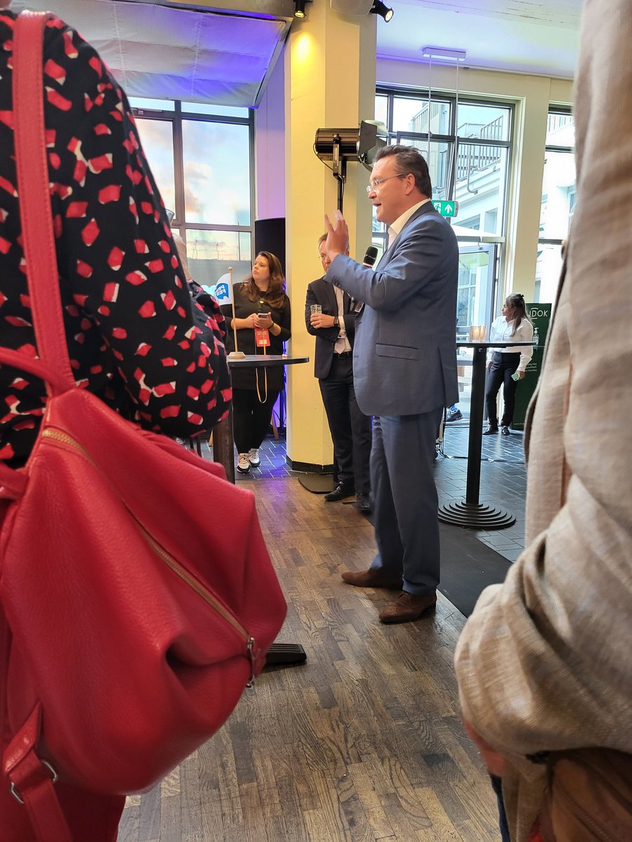 Vanavond sprak <a href="/JoukedeVries/">Jouke de Vries</a> in de Ambassade Groningen <a href="/prinsjesfest/">Prinsjesfestival</a> de alumni van <a href="/univgroningen/">University of Groningen</a> toe:
Je studeerde niet in het "hoge Noorden", maar op een internationale universiteit van Zuid Scandinavië 
#kijkverder #RUGverbindt #regio #innovatie