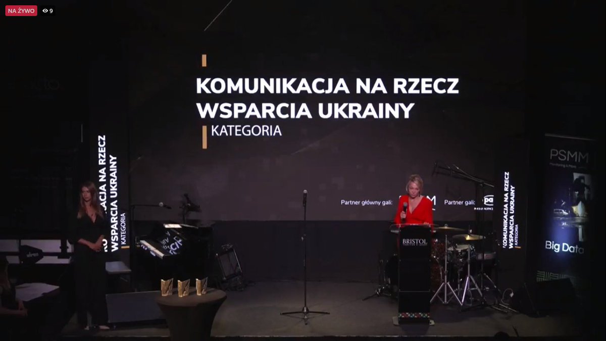Provident_PL's tweet photo. Nasz #DomMatki zdobył wyróżnienie w specjalnej kategorii konkursu #PRWings na #KongresPR/@kongrespr1! Na scenie @Karola_Luczak 👏👏👏 Dziękujemy! To piękna nagroda! https://t.co/n06SeCeGSP