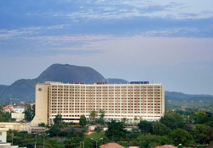 Abuja_Facts's tweet photo. The largest hotel in Abuja, arguably the largest in Nigeria with over 600+ rooms. It has been completed since the 80s. #AbujaFacts https://t.co/k6C6ZBT2j8