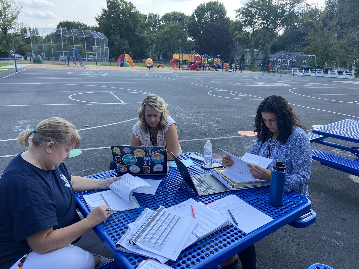 JenVictor128's tweet photo. Took our planning session outside on this beautiful day. As this team was developing their statements of inquiry, they were able to self identify the no no verbs and led the “why” and “how” questioning. #BigIdea #BigProgress #CBCI #PYP #inquiry https://t.co/fGZUhKWon1