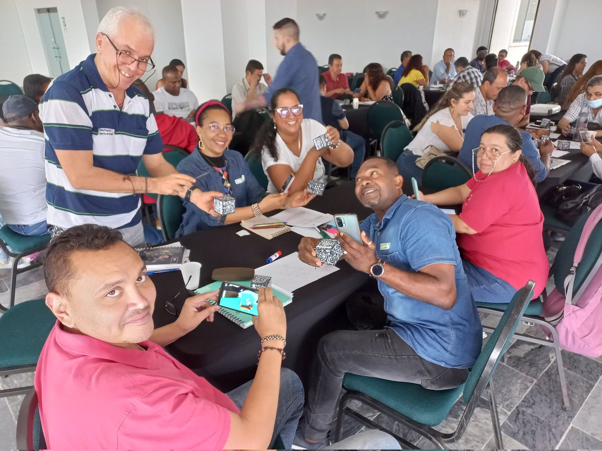 efrcastro826's tweet photo. Momentos de trabajo colaborativo...
#EncuentroLideresTicCali https://t.co/OXvvDqiHT8