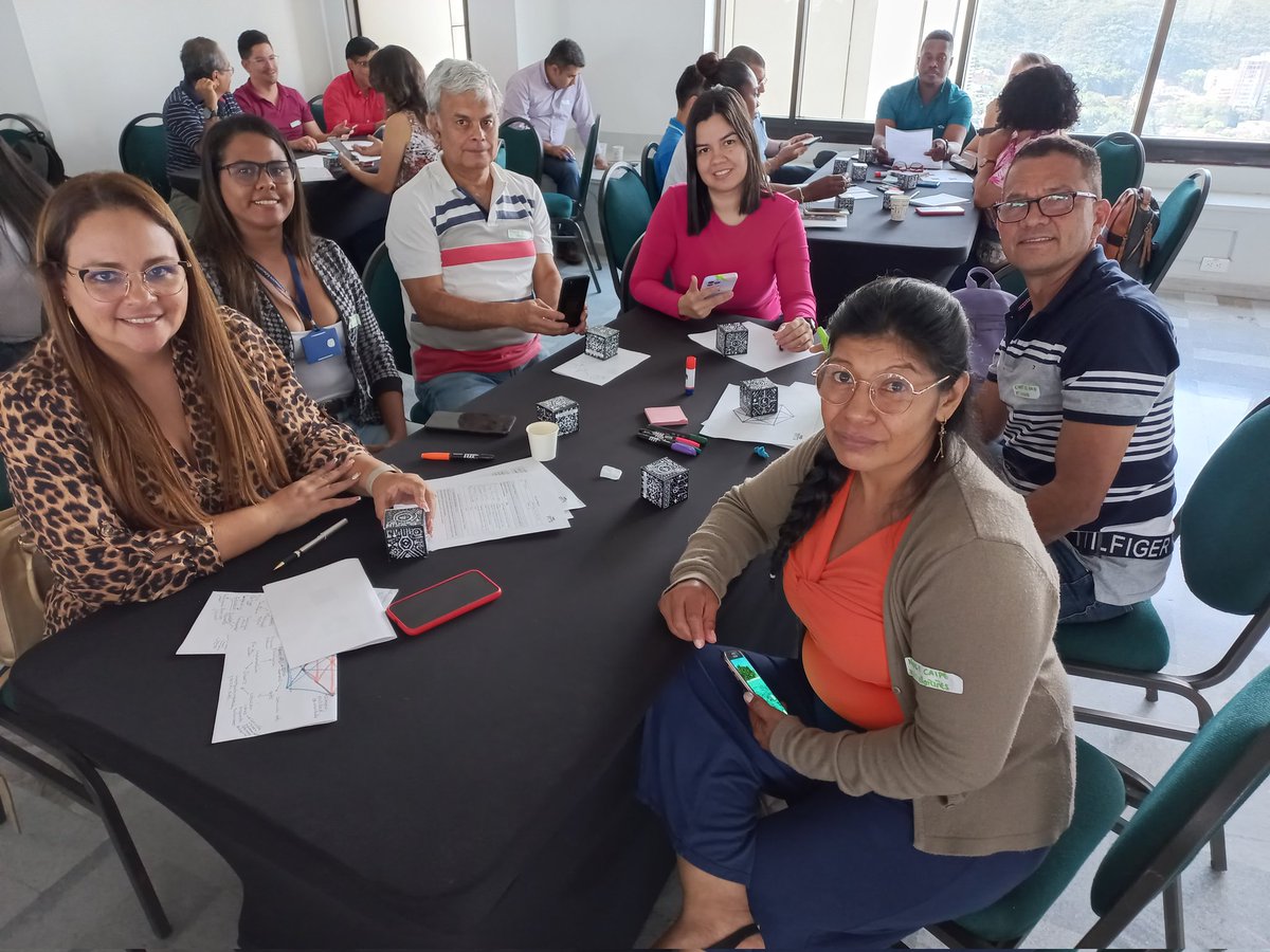 efrcastro826's tweet photo. Momentos de trabajo colaborativo...
#EncuentroLideresTicCali https://t.co/OXvvDqiHT8