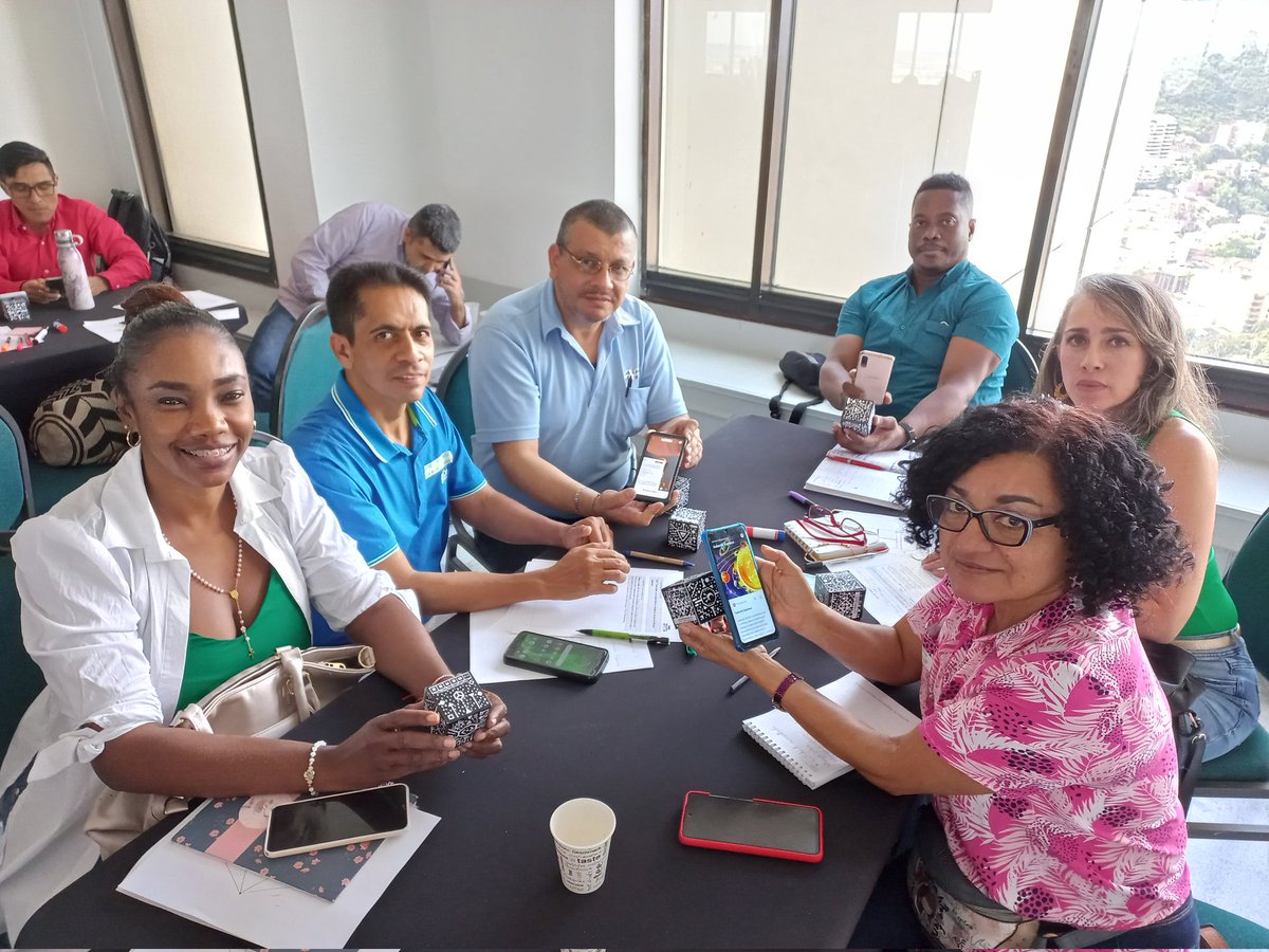 efrcastro826's tweet photo. Momentos de trabajo colaborativo...
#EncuentroLideresTicCali https://t.co/OXvvDqiHT8