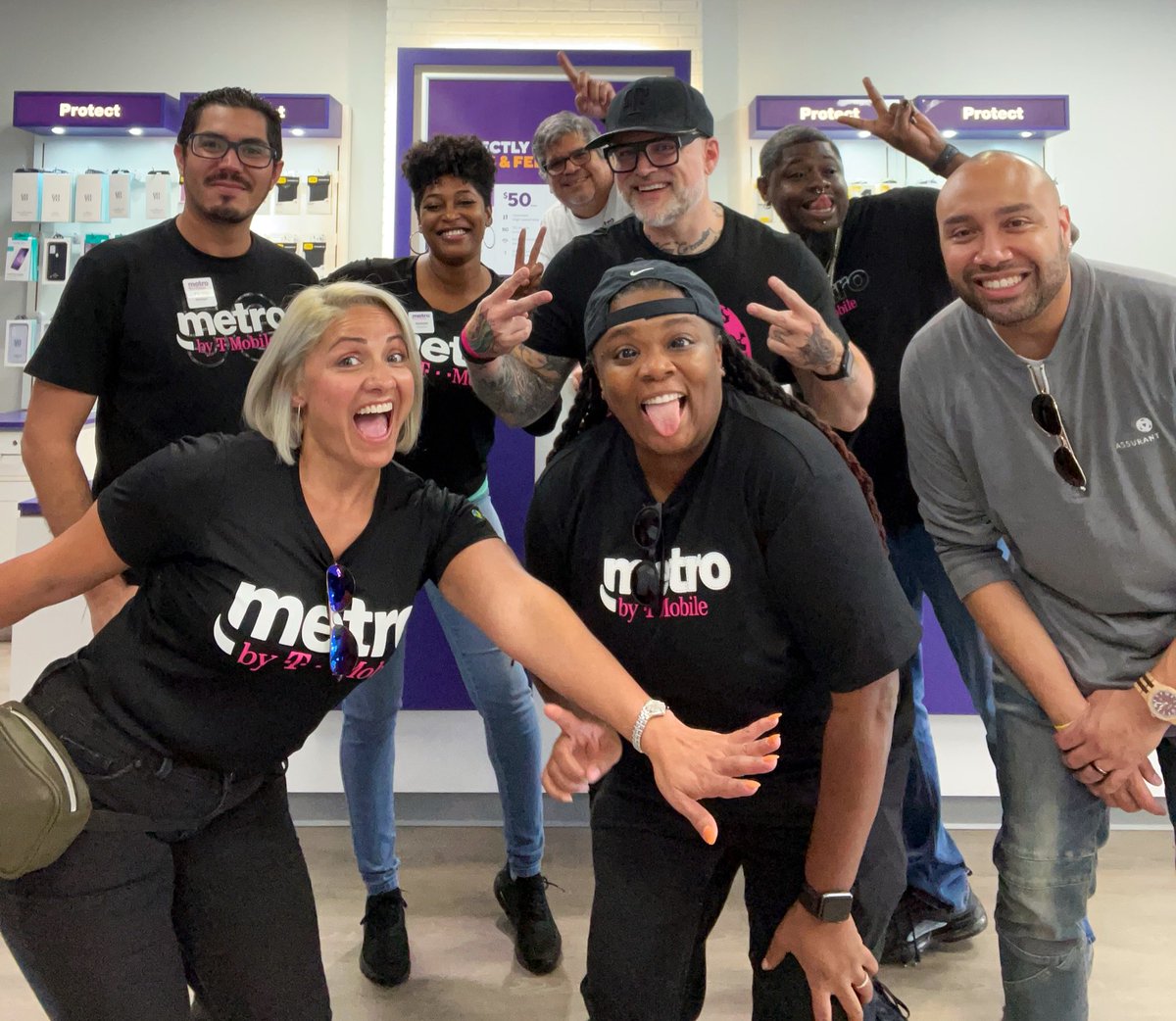 darrelreidboyer (@tmodaryl) on Twitter photo Great time rocking 🤘with the Atlanta <a href="/MetroByTMobile/">Metro by T-Mobile</a> team /// You know it’s a party w/@jsf1221 <a href="/_JazzyJasATL/">Jasmine Shoemaker</a> <a href="/TMOdaryl/">darrelreidboyer</a> <a href="/UltraViolet1027/">Violet Romero</a> <a href="/MMcLaurian/">Mark McLaurian</a> out in the streets! #customerfocus <a href="/TonyCBerger/">Tony Berger</a> <a href="/AnnieG_FL/">Annie Garcia</a> <a href="/thayesnet/">Terry Hayes</a> Great time rocking 🤘with the Atlanta <a href="/MetroByTMobile/">Metro by T-Mobile</a> team /// You know it’s a party w/@jsf1221 <a href="/_JazzyJasATL/">Jasmine Shoemaker</a> <a href="/TMOdaryl/">darrelreidboyer</a> <a href="/UltraViolet1027/">Violet Romero</a> <a href="/MMcLaurian/">Mark McLaurian</a> out in the streets! #customerfocus <a href="/TonyCBerger/">Tony Berger</a> <a href="/AnnieG_FL/">Annie Garcia</a> <a href="/thayesnet/">Terry Hayes</a>