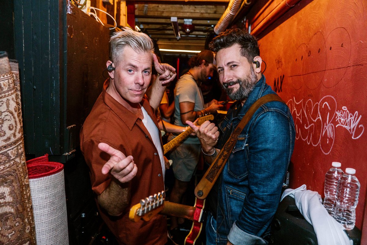 OldDominion's tweet photo. That face when we know something you don’t 😏 https://t.co/bS9ovJgJ3j