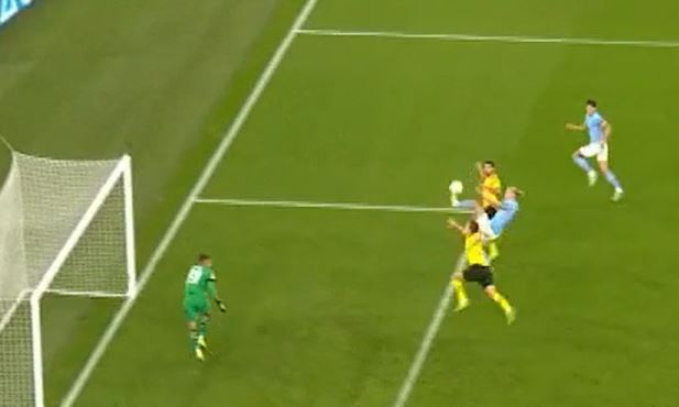 gjpruijssers's tweet image. &quot;Iedereen is dan wel lyrisch over die goal van Haaland, maar dat been is natuurlijk veel te hoog. Deze goal had de scheids gewoon moeten afkeuren, lijkt me duidelijk.&quot; Aldus Serdar G. #mcibvb #mcidor