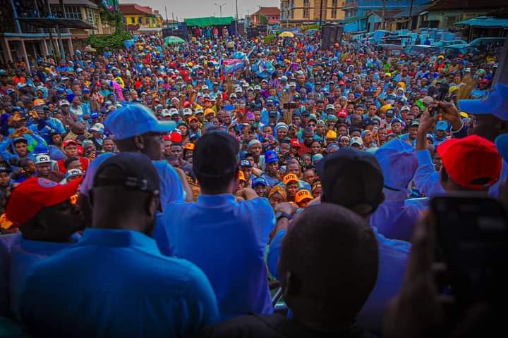 Oladele99153290's tweet photo. @Naija_Activist 10billion march for Emilokan https://t.co/zWRCCMlCWw