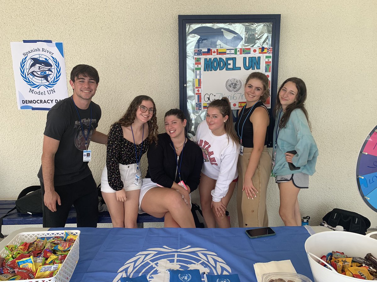Spanish River students answered trivia questions on Democracy to celebrate Democracy Day. Thank you Model UN  Club for hosting!@CastellaAlli