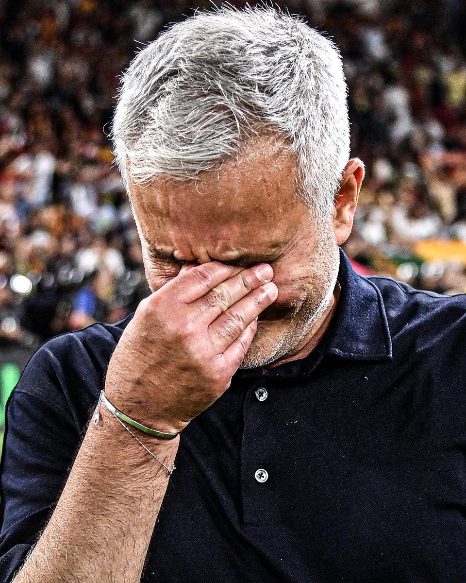 DonMtui's tweet photo. @mshambuliaji Imeniuma Sana medali za world cup na champions league wameiba nitawasimulia Nini wajukuu zangu? https://t.co/ubL0ijx7a2