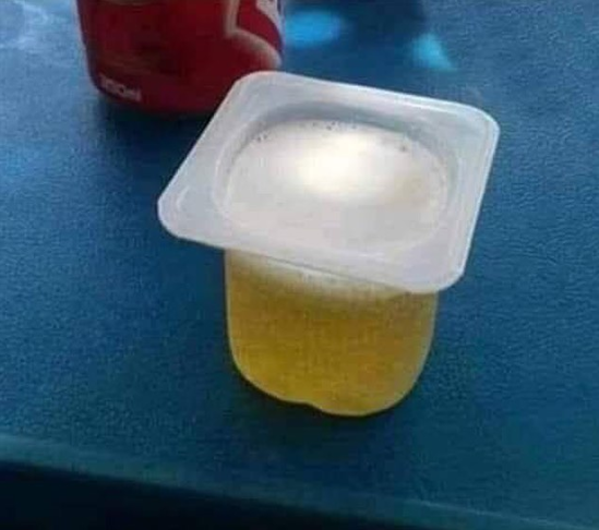 Flantasma1's tweet photo. Mi nutricionista dijo que cambie el vaso de cerveza por uno de yogurt, así que aca estoy, todo es cuestión de voluntad https://t.co/eLGoT04vdM