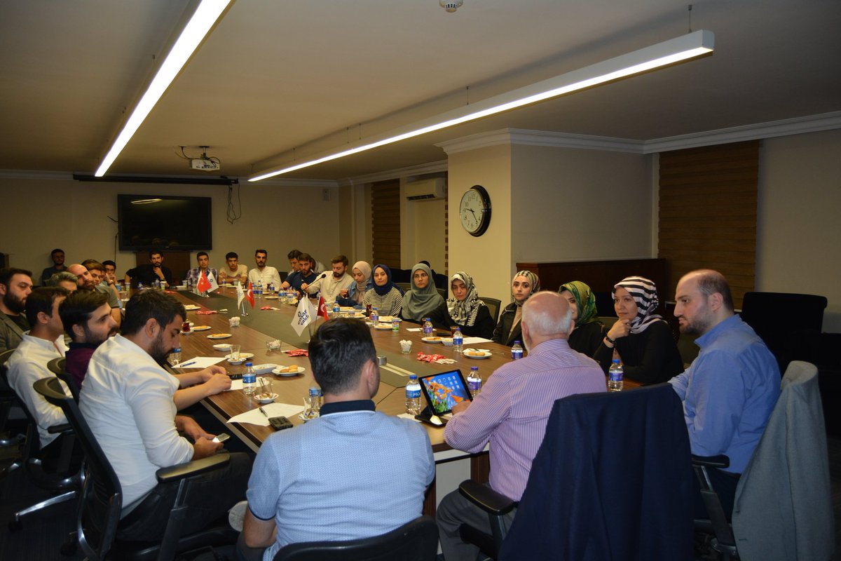 EnsarHanimlar's tweet photo. Ensar Vakfı Hanımlar Komisyonu olarak Genç Ensar'ın organize ettiği "Akşam Çayı" programına katılım sağladık.

Ensar Vakfı Kurucularımızdan, Mütevelli Heyet Üyemiz ve 26.
dönem İstanbul Milletvekili  Feyzullah Kıyıklık Beyefendinin hasbihallerinden istifade ettik. 🌹 https://t.co/0p5DKSpzOn