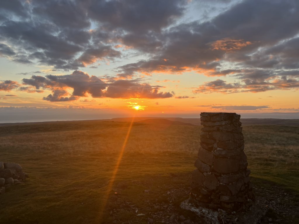 #lankrigg #wildcamp #wildcampinguk #wildcamping #lakesdistrict #wainwrightswalks #wainwrights #cumbria #sunset #sunsetphotography #trigpoint #trigpointinguk #trig @wainsoc @glocky9 @WainwrightRocks @wkthewainrights @lakedistrictnpa @CumberlandPics @PictureCumbria