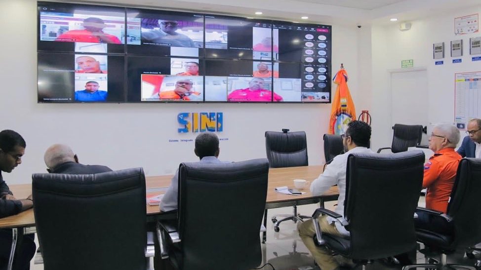 También dispusimos que se reúnan los actores que conforman los Comités de Prevención, Mitigación y Respuesta (PMR), a nivel provincial y municipal. 

¡Permanecemos vigilantes!

<a href="/PresidenciaRD/">Presidencia de la República Dominicana</a> <a href="/cnedom/">Comisión Nacional de Emergencias</a> <a href="/maprerd/">Administrativo RD</a> <a href="/COE_RD/">COE</a> @ONAMET_RDO <a href="/Comunicaciondo/">ComunicacionesDO</a>