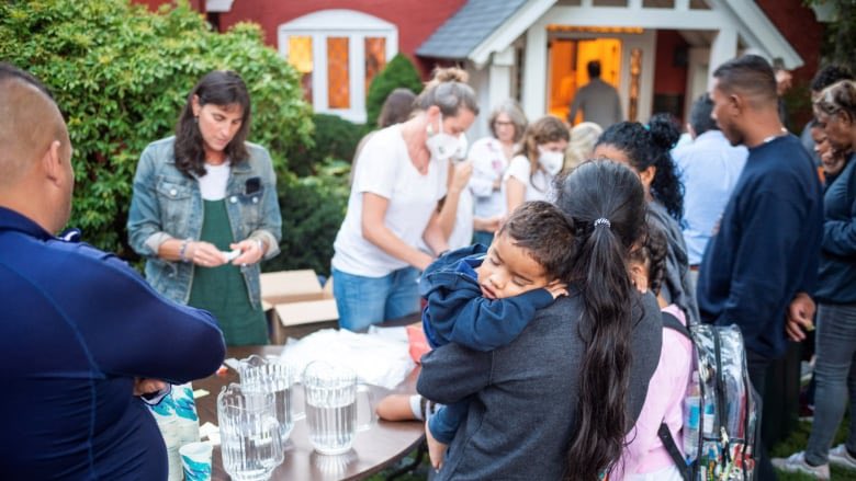 I can’t think of a better display of who Americans really are than the people of Martha’s Vineyard coming together to show humanity to strangers. #MarthasVineyard