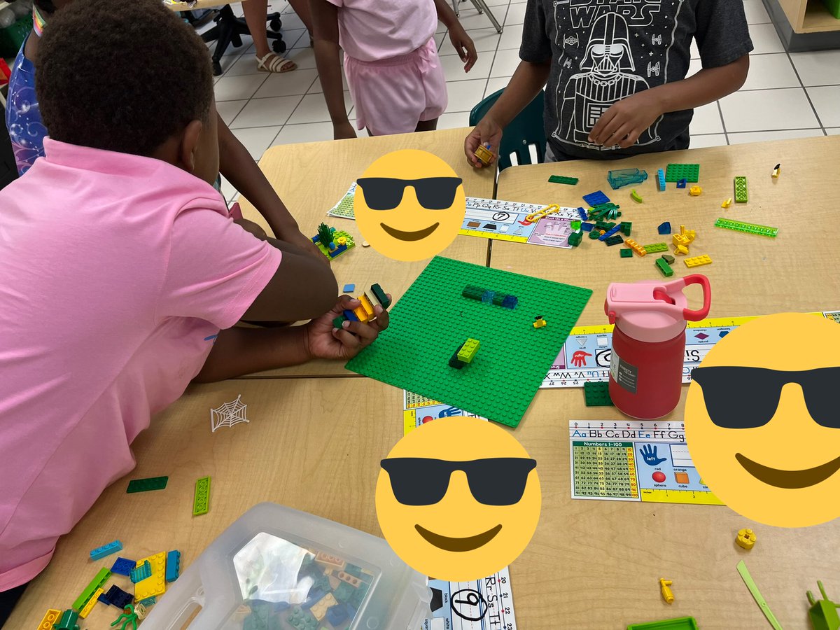 mrsamberbush's tweet photo. Thanks @NuckolsNews for the #sel through #steam activity from #vbilss! Weโre building relationships and getting to know our friends! #lego #wheelofnames #vbits @dspringses #diamondtough #learningtofly https://t.co/9n2ILFSV1t