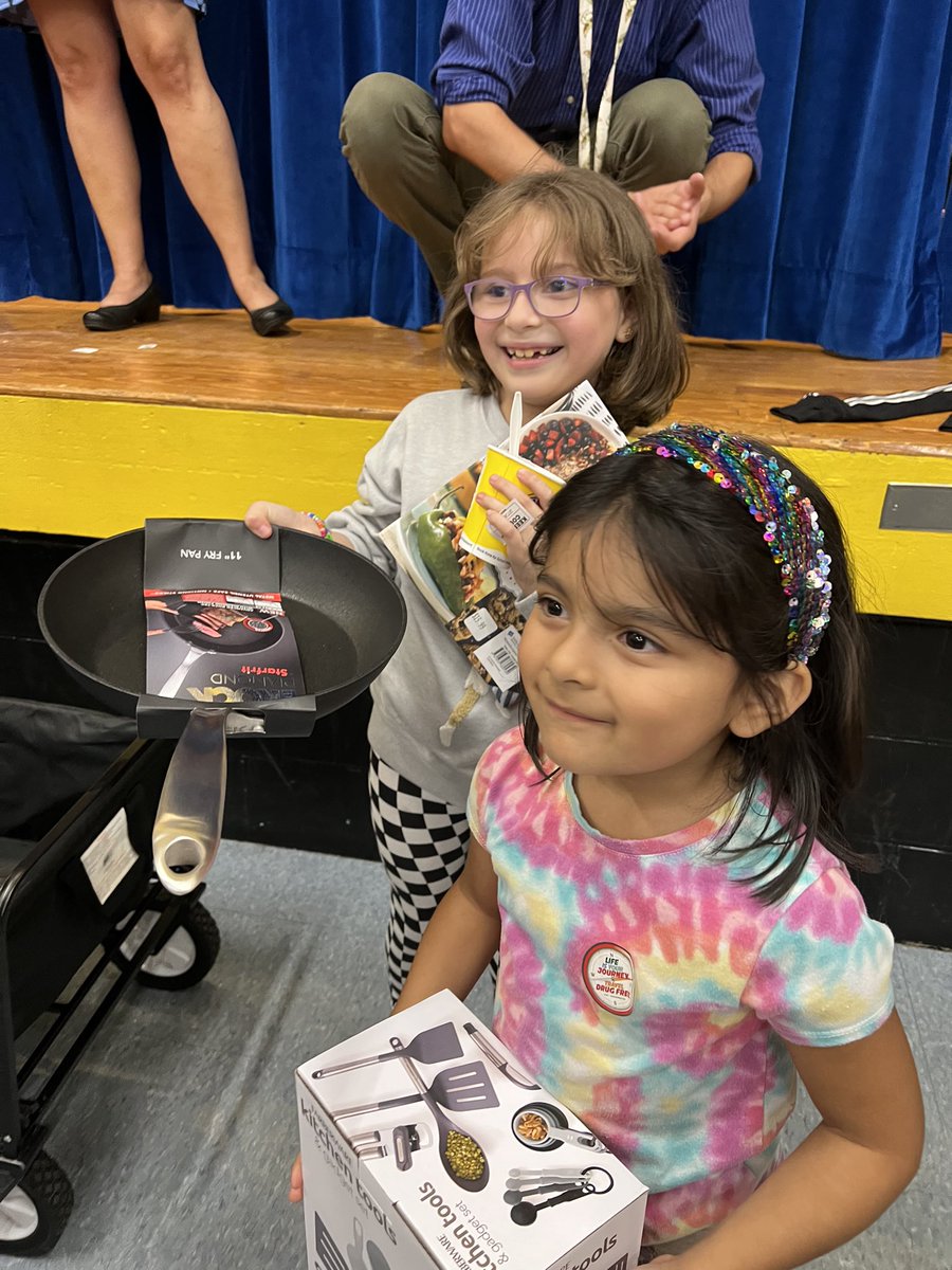 NGlenESAACPS's tweet photo. Too many great things for just one post! Families had papers stamped as they visited locations at BTSN. When the paper was complete, they were entered in a drawing for door prizes! Here are a few of the winners! https://t.co/3zhjekz1bv