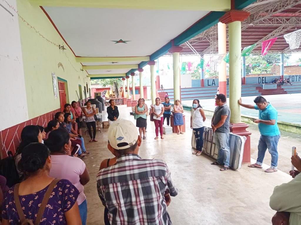 H_SMdelPuerto's tweet photo. 🍽️🍴Continuamos con la entrega de huertos pedagógicos y utensilios para las cocinas de los desayunos escolares de las Escuelas Primarias Jaime Torres Bodet y Benito Juárez de la Agencia Municipal de La Merced del Potrero. 

#EnFamiliaEsDiferente https://t.co/YpaLcW9l2l