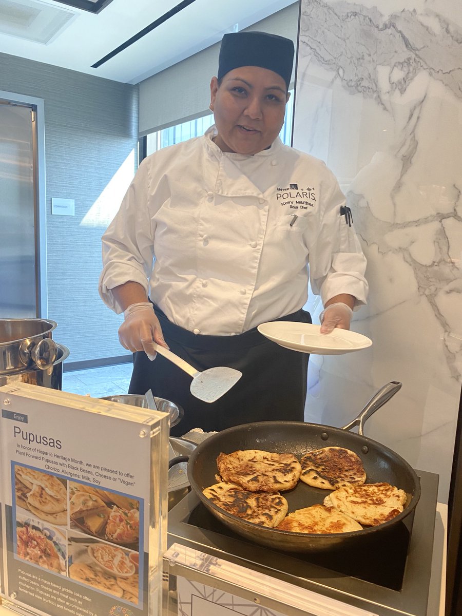 liztrain50's tweet photo. !Celebrating Hispanic Heritage Month at the Dulles Polaris lounge with some delicious pupusas! ⁦@weareunited⁩ ⁦@BUZZBEAA⁩ https://t.co/9gGWWoYIP1