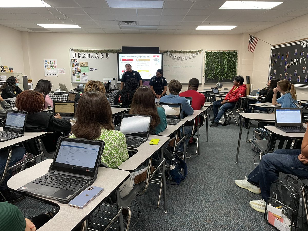 UranLandCWHS's tweet photo. A huge thank you to Mr.Rose and our Campus Police Officers for coming into our Street Law class to talk about search and seizure in school. We learned so much!  @jvhsprincipal @JVSocialStudies https://t.co/KpXzmN1aoB
