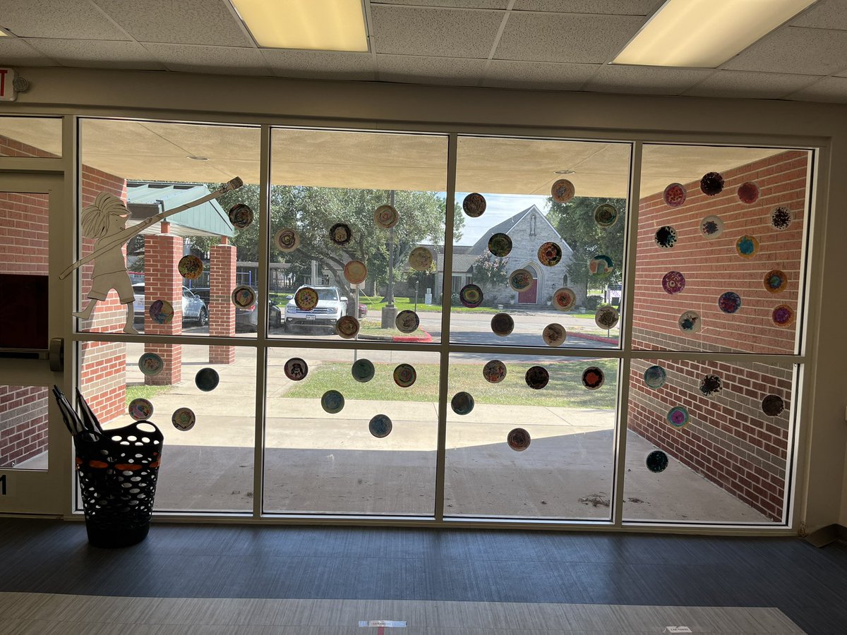 KellyLeonardLP's tweet photo. Dot Day was a success! @lpisd #LPE #chooseLP https://t.co/4FAWctqpwG