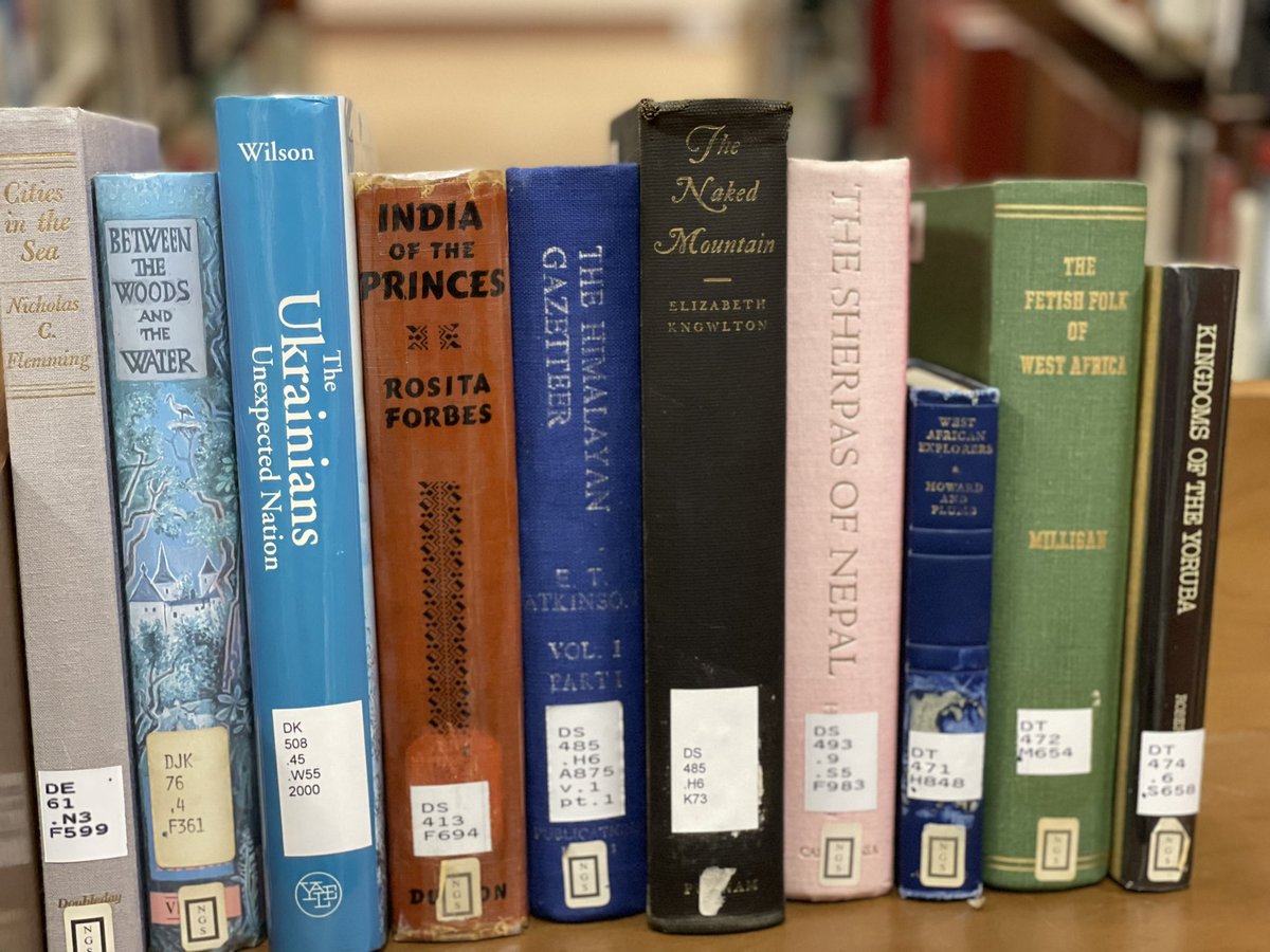 Time for a #reshelfie — see what our #library users @insidenatgeo were reading today. #shelfie #librarylife #books