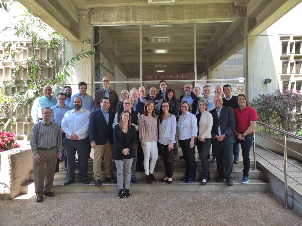 urbigaray's tweet photo. Muy contento de haber celebrado hoy el Seminario Anual de Investigación del @IESA, en el que los profesores del Instituto presentaron (tanto de manera presencial como en línea) un total de 12 investigaciones recientes en las distintas áreas de la gerencia.

📷 @FabItA_EmM https://t.co/ejkttuZ59R