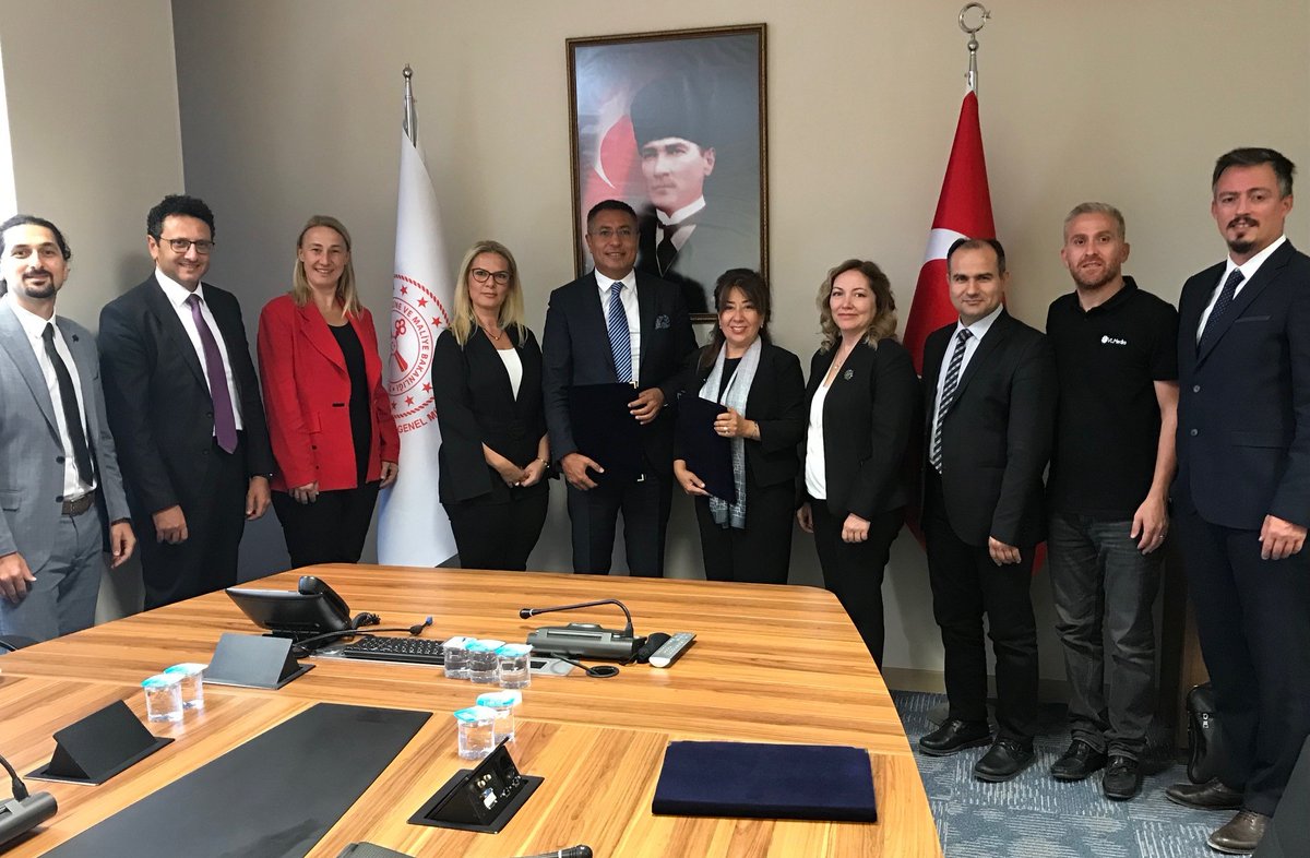 _yasad's tweet photo. Mely@z Meslek Liselerinde Yazılım Eğitiminin Hami Yazılım Firmaları ile Desteklenmesi Projesi ile @HMBakanligi  BTGM tarafından yürütülen @1milyonistihdam arasında işbiriliği protokolü geniş katılımlı bir törenle imzalandı.
https://t.co/vcgygvd7k1 
#yasad #hmb #birliktegüçlüyüz https://t.co/rmqCzJxWLK