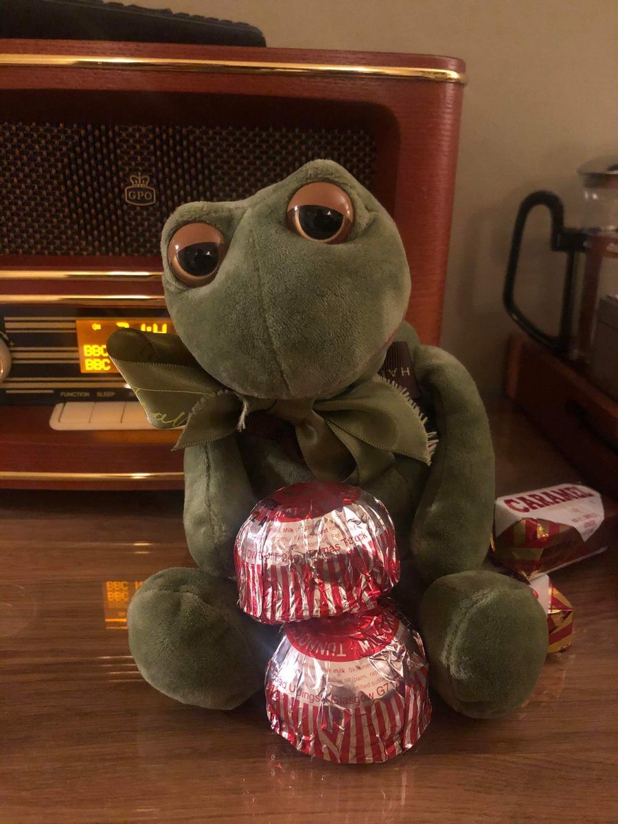 AlfredFrog's tweet photo. I went on another boat and I am now at the ISLE OF MULL in Scotland.
The hotel had these Tea Cakes which I have heard have CHOCOLATE in them and you know how much I like chocolate.. 🍫🐸 https://t.co/L7wIZGnrqs