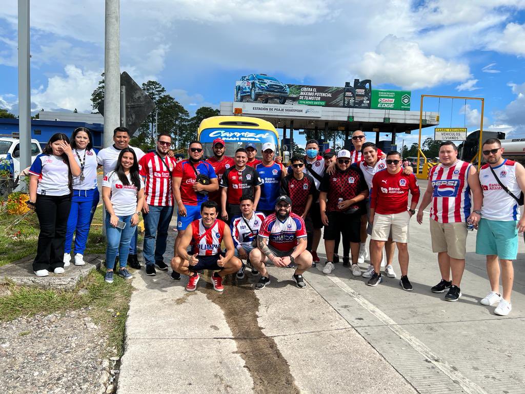 Y si Olimpia jugara en la luna, les aseguramos que nos volveríamos astronautas solo por ir a alentar a nuestro león. 
¡Estadio Morazán ponte guapo, porque los Leones de Sombra Sur y todo el olimpismo te visitarán en unas horas!