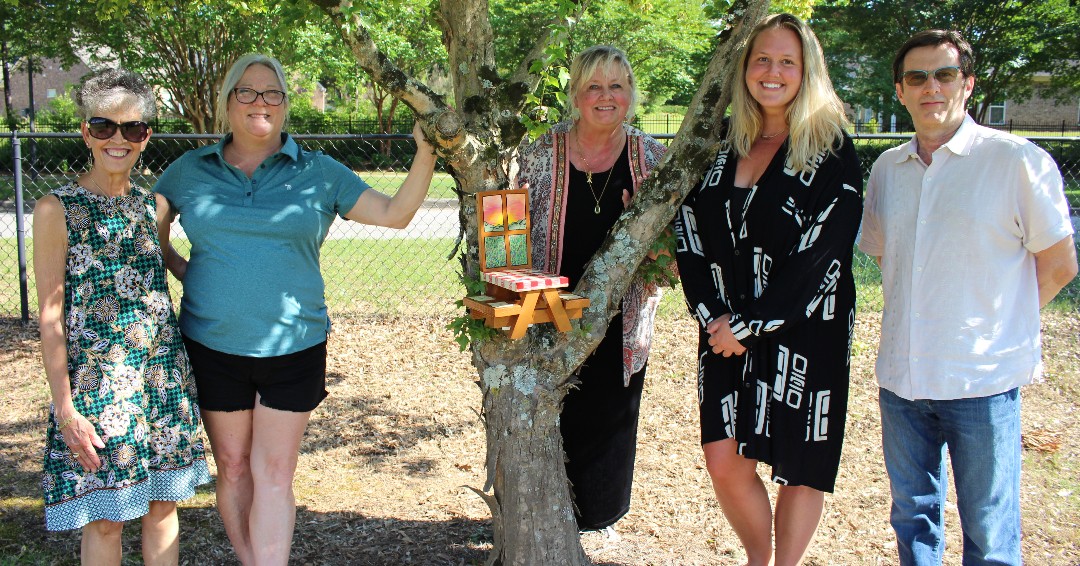 visithenrycoga's tweet photo. Rum Creek Golf (@rumcreekgolf), the place to enjoy time on the green and capture a photo with their #squirreltable as part of the Bushy Tail Art Trail. Rum Creek Golf is the place where a squirrel table and golf meet. #BetterExplored
Bushy Tail Art Trail: https://t.co/jzROyTaTWQ https://t.co/fwl5we2cCI