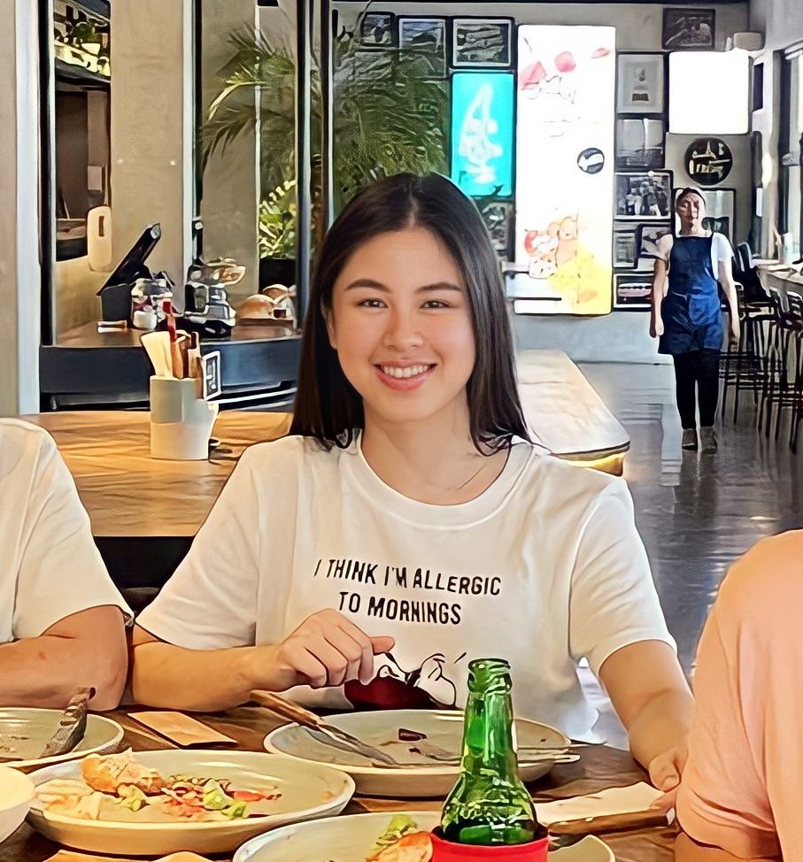 god created the world in 6 days, 5 of which were spent on #KissesDelavin