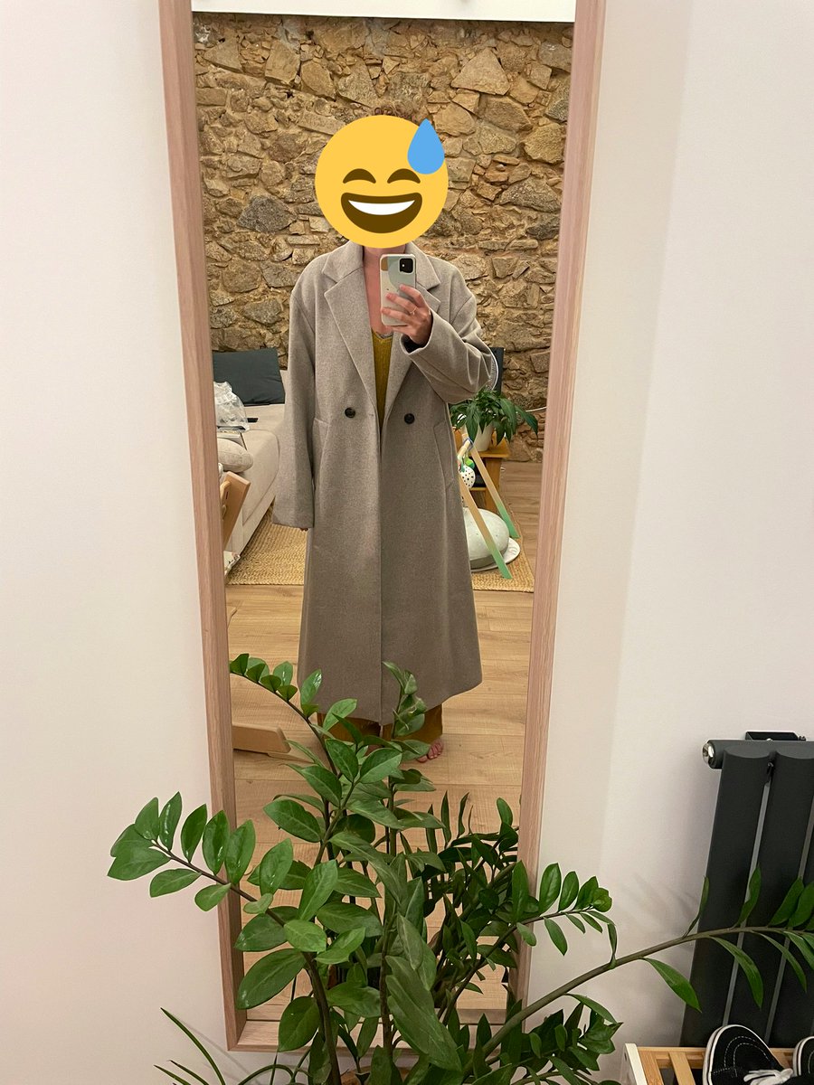 cutxufleta's tweet photo. @Mango si esto es una XS, yo debo ser marciana. Mido 1,57 y peso 51kg. Nunca me he sentido rara por esto, porque no lo es. Pero puede que le causéis un trauma a más de unx. https://t.co/RRGhF3ZBzw