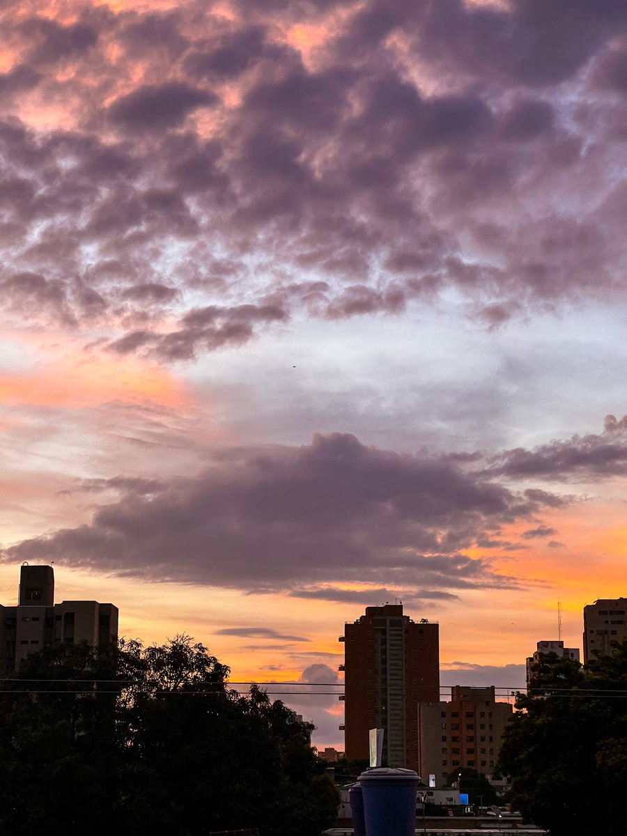 zulycanadera's tweet photo. Amanecer de hoy. Maracaibo https://t.co/XV6PjboK1u