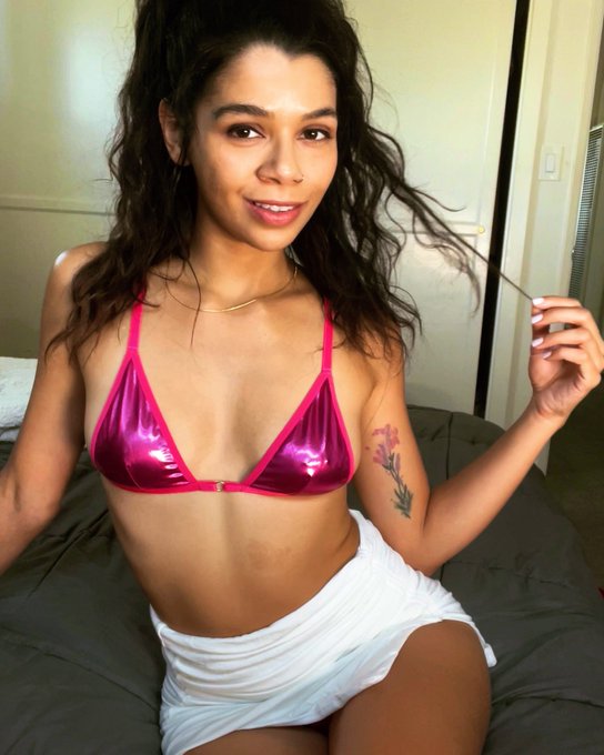 Follow me on insta ☺️☺️ https://t.co/VTPPaPx7W2 https://t.co/sWrLEG9sPE