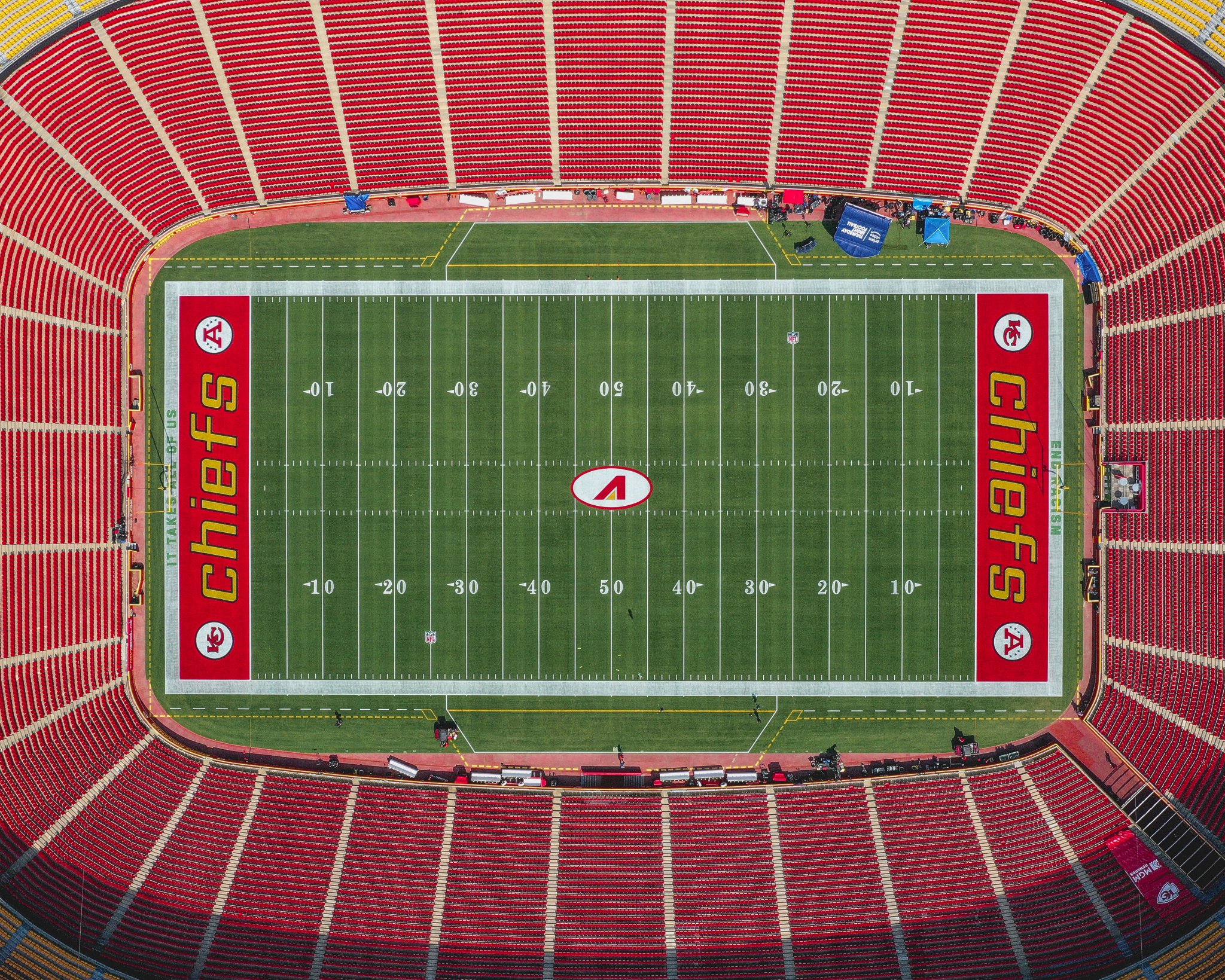 kansas-city-chiefs-on-twitter-look-at-her-https-t-co-jcr8k3axyq