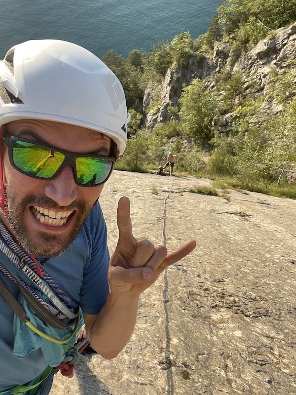 ...mit ganz vielen Fotos meiner letzten 12 Monate! 🧗‍♂️🏂⛷🏔😎🤙