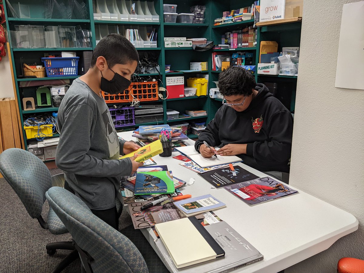 library_kms's tweet photo. Day 3 digital citizenship, Ebook resources @CapstonePub @MackinLibrary @Sorareadingapp , library crew ❤️❤️❤️, and reading challenge incentive for Luis!! #hisdlib #readlearndiscover https://t.co/qqDPEyB4ku