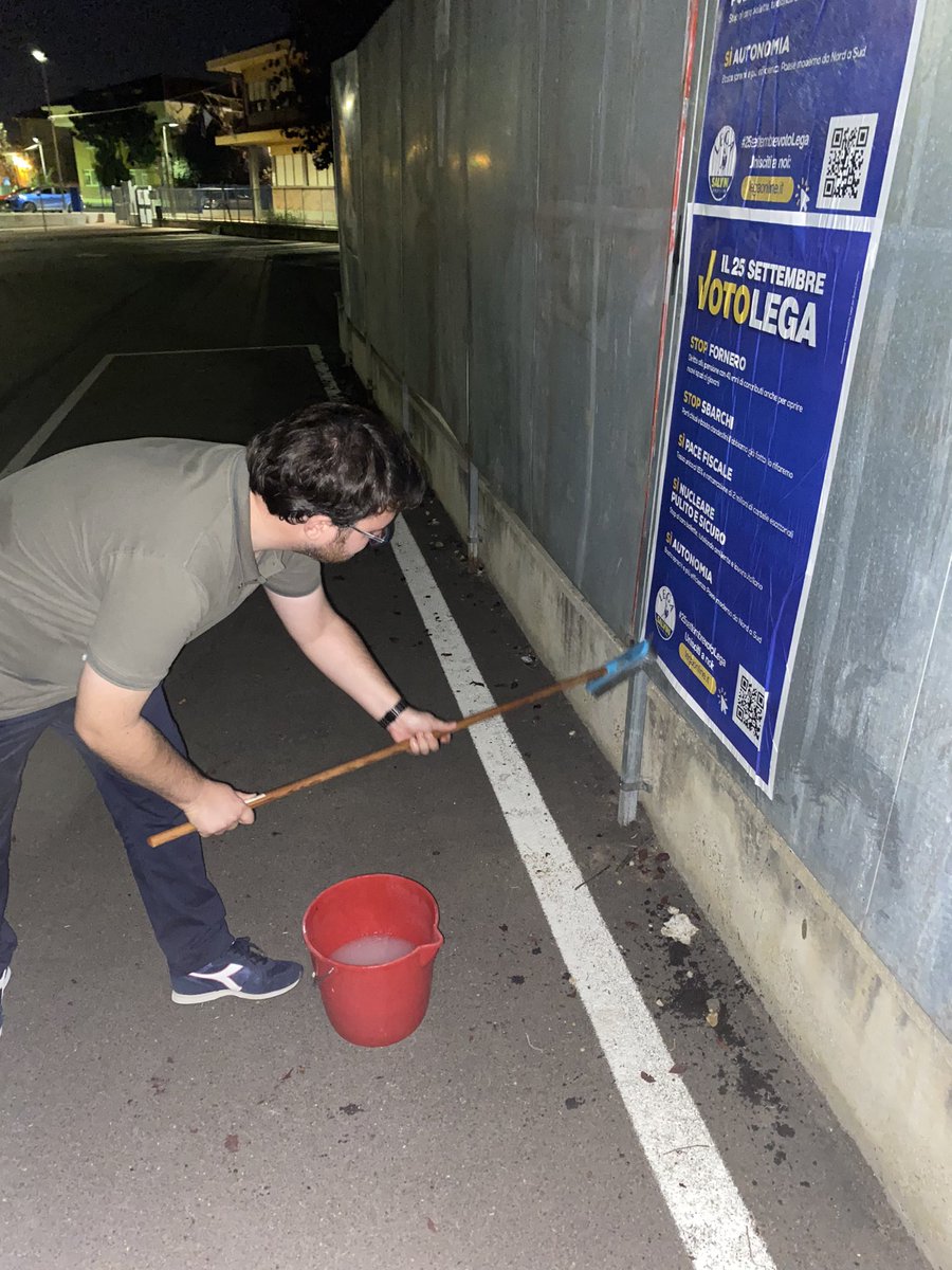 Fabry_cb's tweet photo. E concludiamo la giornata con uno sport che a noi della #Lega piace molto 😬😬😬 Affissione manifesti nel Chierese 💪🏼💪🏼🚜🚜😅😅 #Chieri #PinoTorinese #Andezeno #Arignano #MombelloDiTorino #RivaPressoChieri #Poirino #Santena #Trofarello #Cambiano 🇮🇹 https://t.co/pYEllrllNw