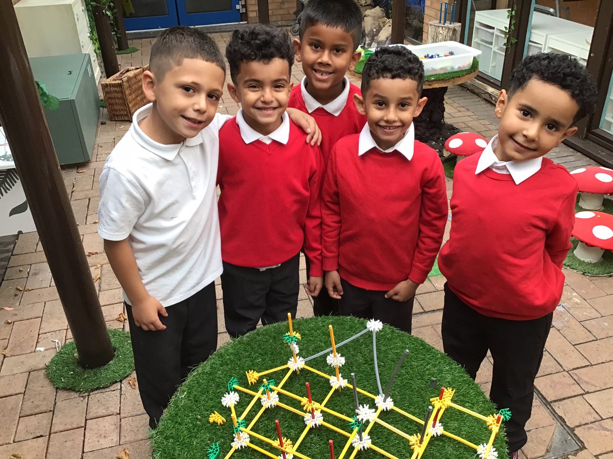 PillYear2's tweet photo. Who are you, Academy@2? 
Well, so far you’ve been designers, engineers, mathematicians but most of all you’ve been a team. So many exciting things to share and it’s only week 1!! #itsgoingtobeagoodyear 📚🧱👏@HT_PillPS20 https://t.co/ObFTV4ucuN