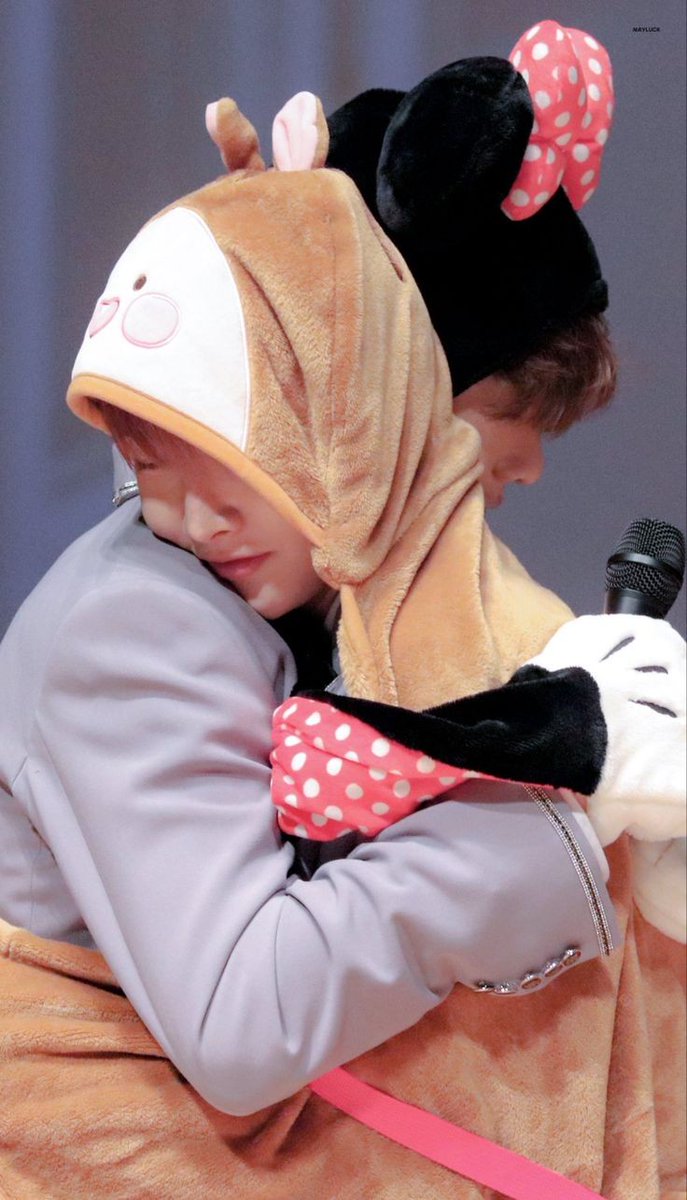 baeheonthinker's tweet photo. happy birthday to our favorite director and sunshine guy 💜 we love you minchan i hope you know that 🤍
#AlwaysBeWithMinchan
#HappyMinchanDay
#눈부신_민찬이가_더욱_빛나는_날
#민찬데이_��복만_가득하장 https://t.co/OJsDaZDK9c