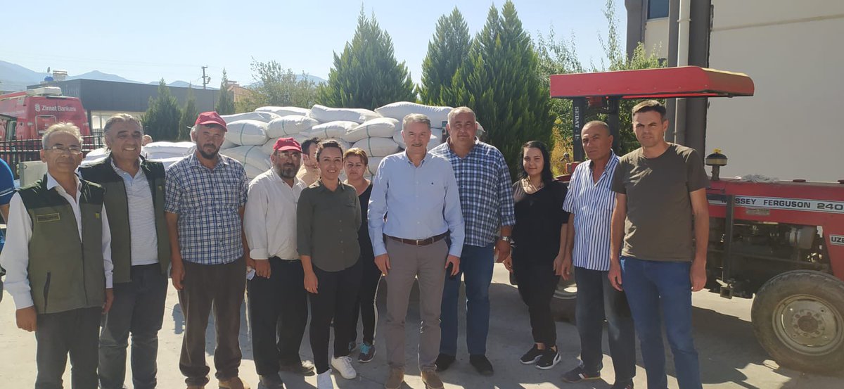 Ahmet_Guldal's tweet photo. #Manisa Alaşehir ve Salihli #TMO kuru üzüm alım merkezlerimizde incelemelerde bulunarak üreticilerimizle görüştük. 

Randevularına uygun olarak ürünlerini teslim eden üreticilerimize teşekkür ettik. 

Haftaya yeni alım merkezleri açarak günlük alımlarımızı daha da arttıracağız. https://t.co/nbSvw6FQOG