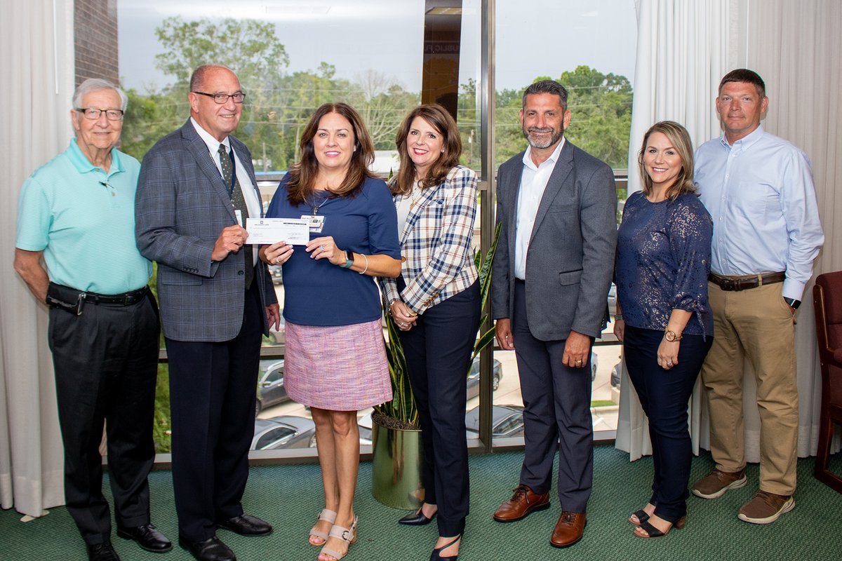 A landmark $200,000 gift from <a href="/FGBank/">First Guaranty Bank</a> is leading North Oaks Foundation's 2022 Annual Giving Campaign! Follow this link to learn more about the exciting way the bank's gift will help improve access to health care in the community!
bit.ly/3dgsSng