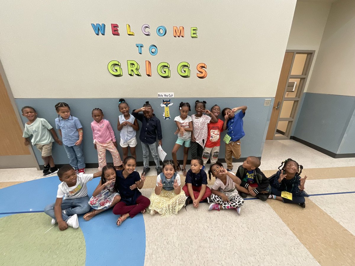 MrOdom14's tweet photo. #DotDay2022 Pt.2 @Griggs_AISD https://t.co/EpWeimSlXp