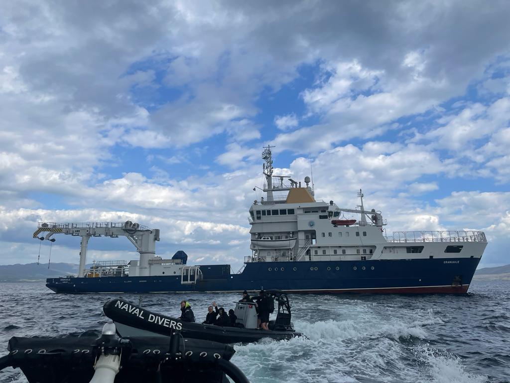 Images from the recently concluded "Naval Diving Course - Surface Supplied" 🇮🇪⚓ Qualifying students to a max dept of 50m. 3 Clearance Divers from <a href="/RoyalCanNavy/">Royal Canadian Navy</a> 🇨🇦 joined the course &amp; <a href="/IrishLights/">Irish Lights</a> MV Granuaile supported the deep dive phase 🌊 

#navy #navaldiver #operationregulus