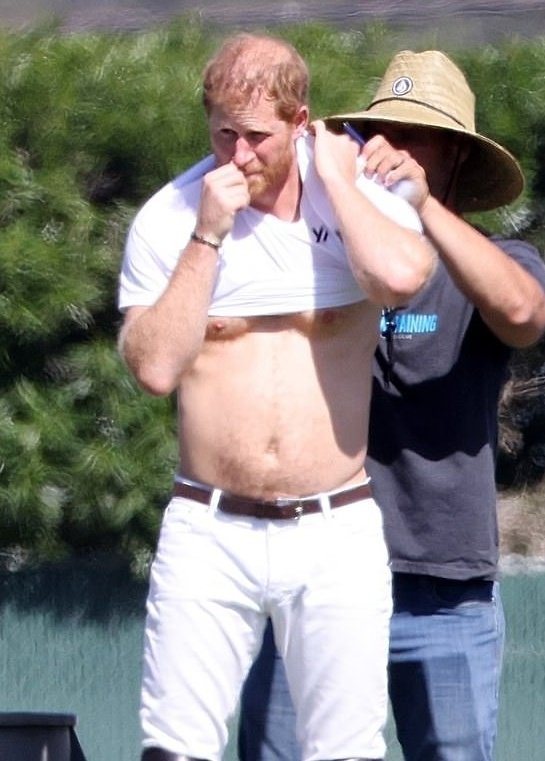 Happy birthday to our red hot Prince Harry and his smoking hot body 
