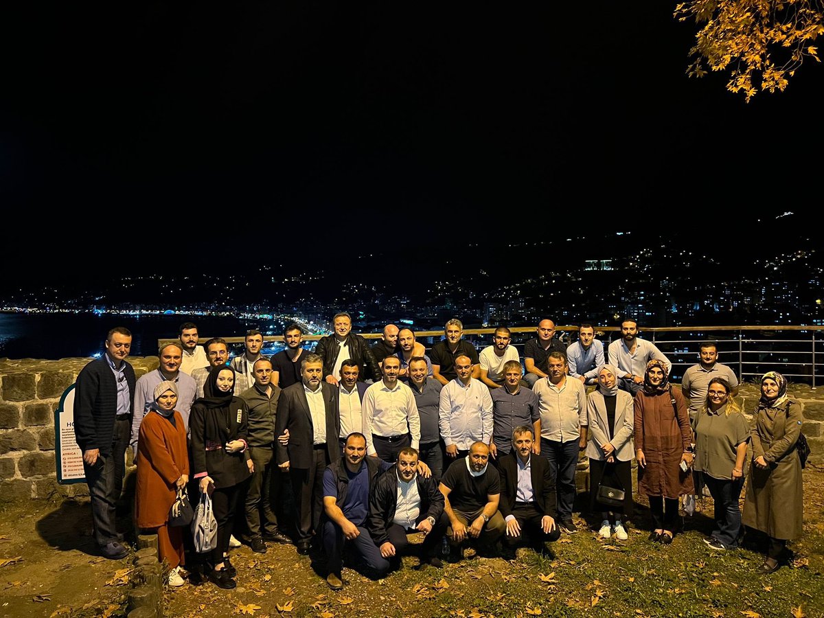 Gençlik Kolları MKYK Üyemiz Kadir Ali Çelik ve İl Gençlik Kolları Başkanımız Mariye Müberra Arıcı ile birlikte, önceki dönemlerde il Gençlik Kolları Yönetimimizde görev yapan yöneticilerimizle hasbihal ettik.