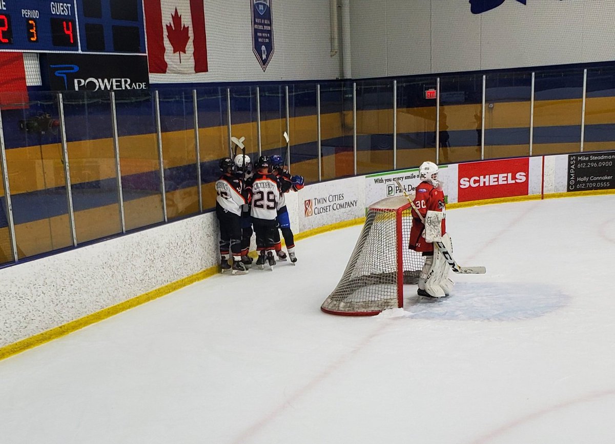 14U PROSPECTS: The Polars were outshot 25-15 but took advantage of the opportunities they had, scoring four goals to defeat the Moose 4-2. #cmmhp 

Goals:
P: Zieglmeier, Mentzer (2), Barta
M: Bahn, Williams