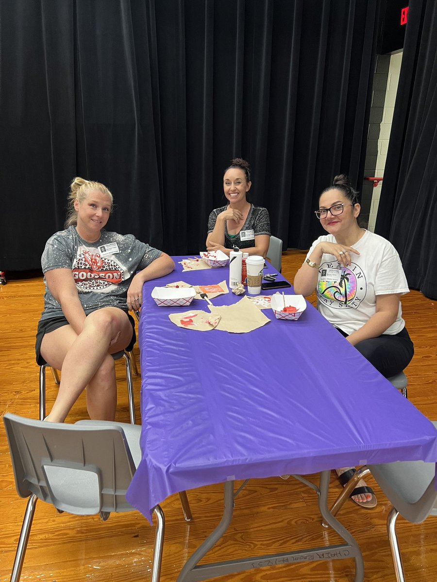 Mrs_ACantu's tweet photo. Love having our VIPS at Goodson helping us spread school spirit for our first volleyball game tonight. #CFISDspirit #WhatsGoodAtGoodson #BESTVIPS https://t.co/GOeQoni96A