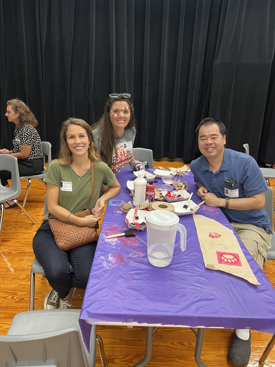 Mrs_ACantu's tweet photo. Love having our VIPS at Goodson helping us spread school spirit for our first volleyball game tonight. #CFISDspirit #WhatsGoodAtGoodson #BESTVIPS https://t.co/GOeQoni96A